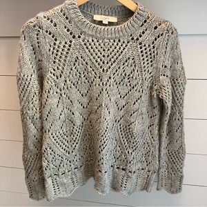 LOFT Women’s Gray Knit Crew Neck Sweater Scallop hem Size Medium Soft Open Weave